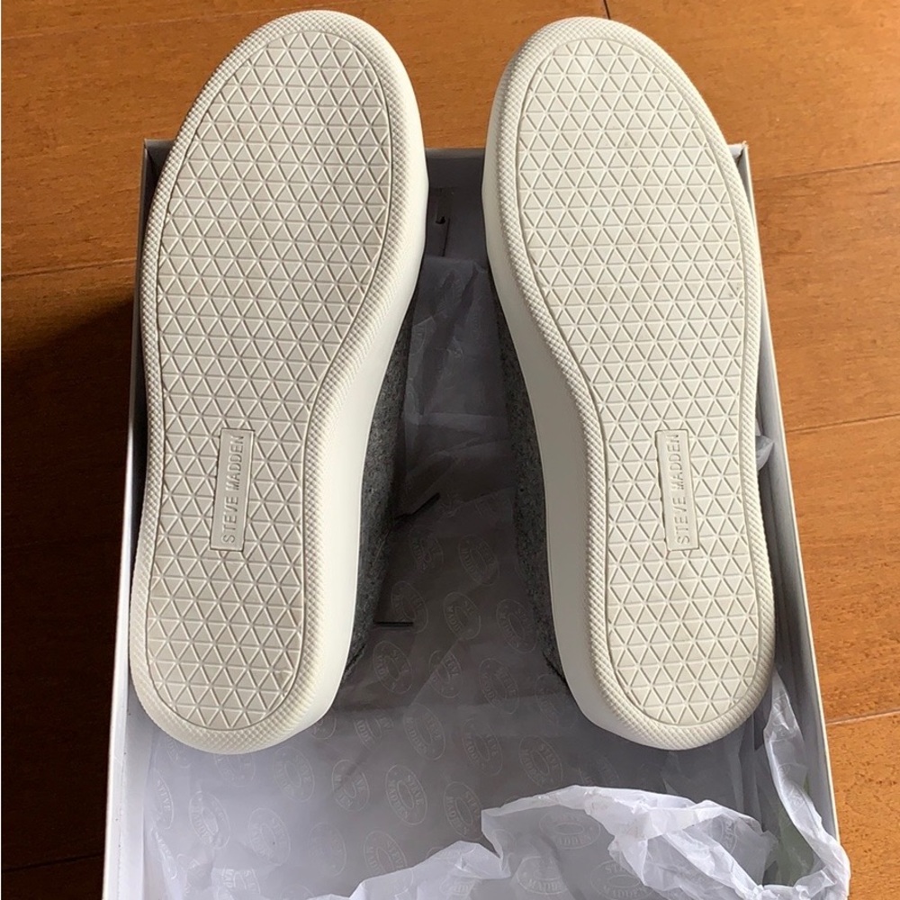 New in Box, Steve Madden Bertie platform sneakers in gray flannel size 7.5 - Picture 5 of 6